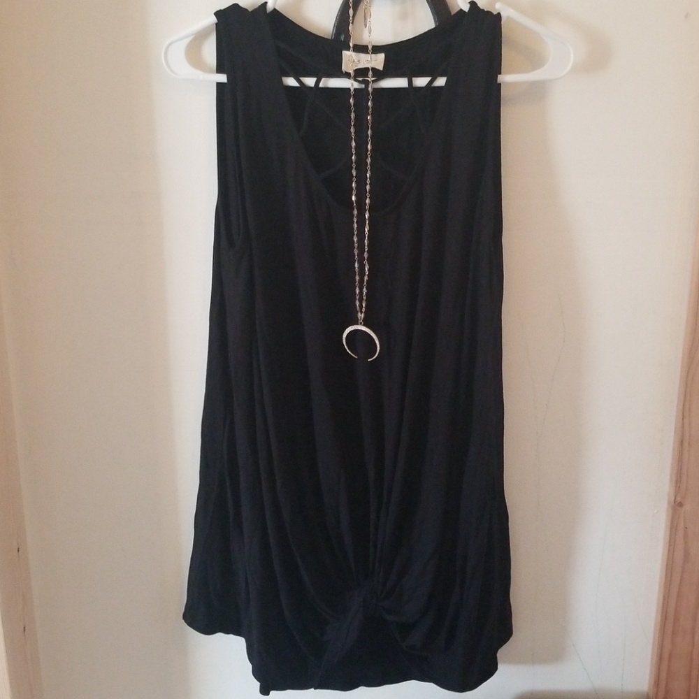 🖤Black dressy knotted tank🖤